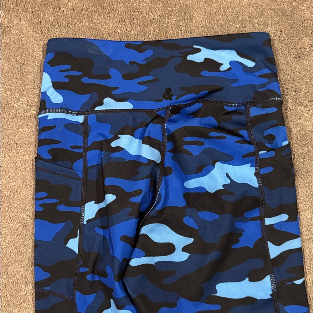 Love & Sports Camo Leggings SIZE XS Blue Black High Rise Compression Athletic - Picture 4 of 4